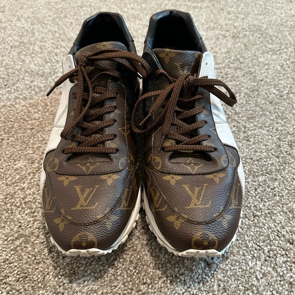 Men’s Louis Vuitton sneakers - Picture 2 of 5